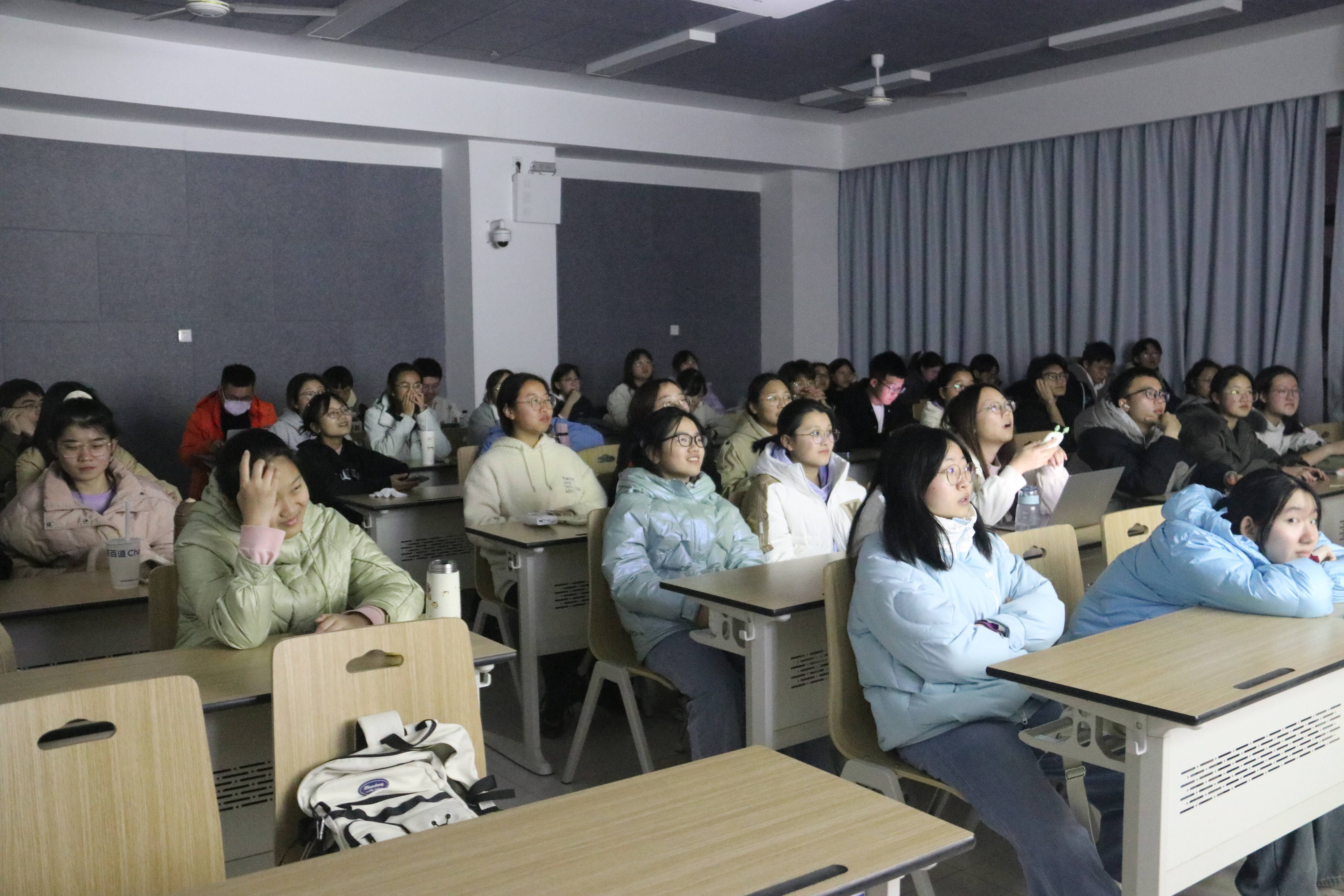 “心观影” 同学观影瞬间 宣传部 秦碧鸿(1).jpg