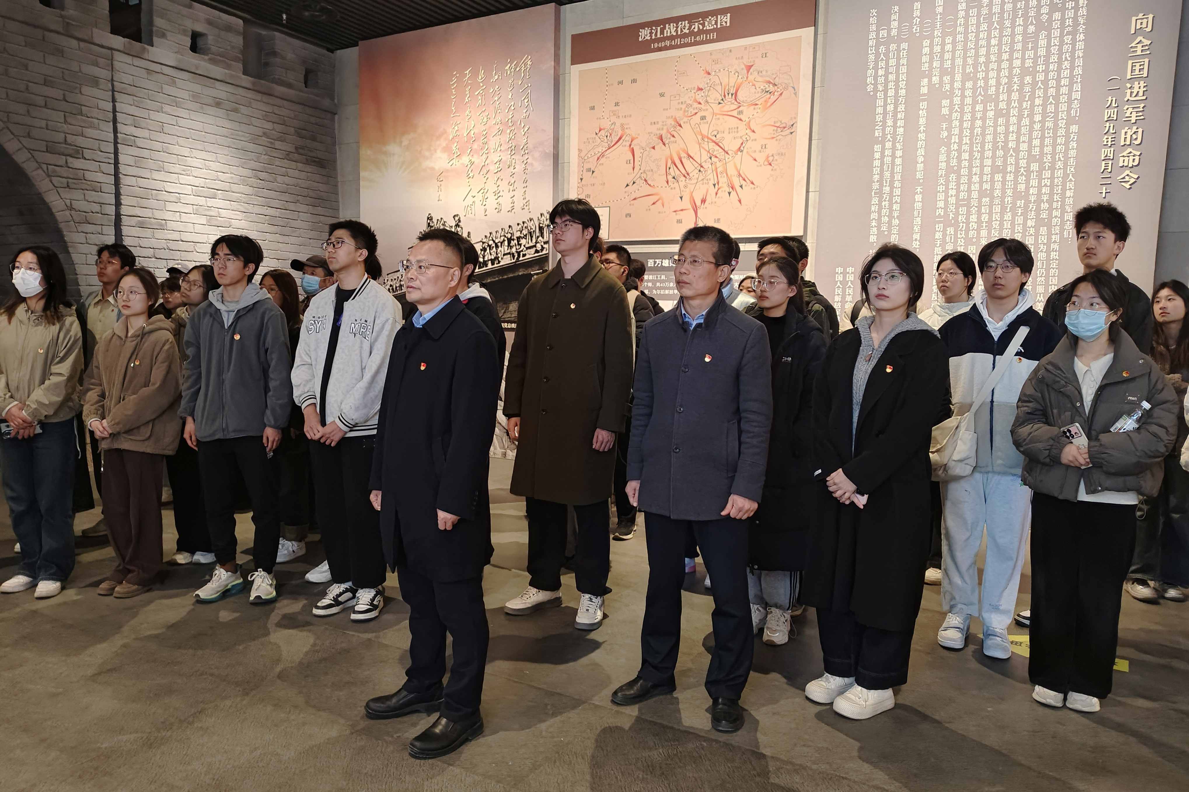 纪念馆内参观学习.jpg