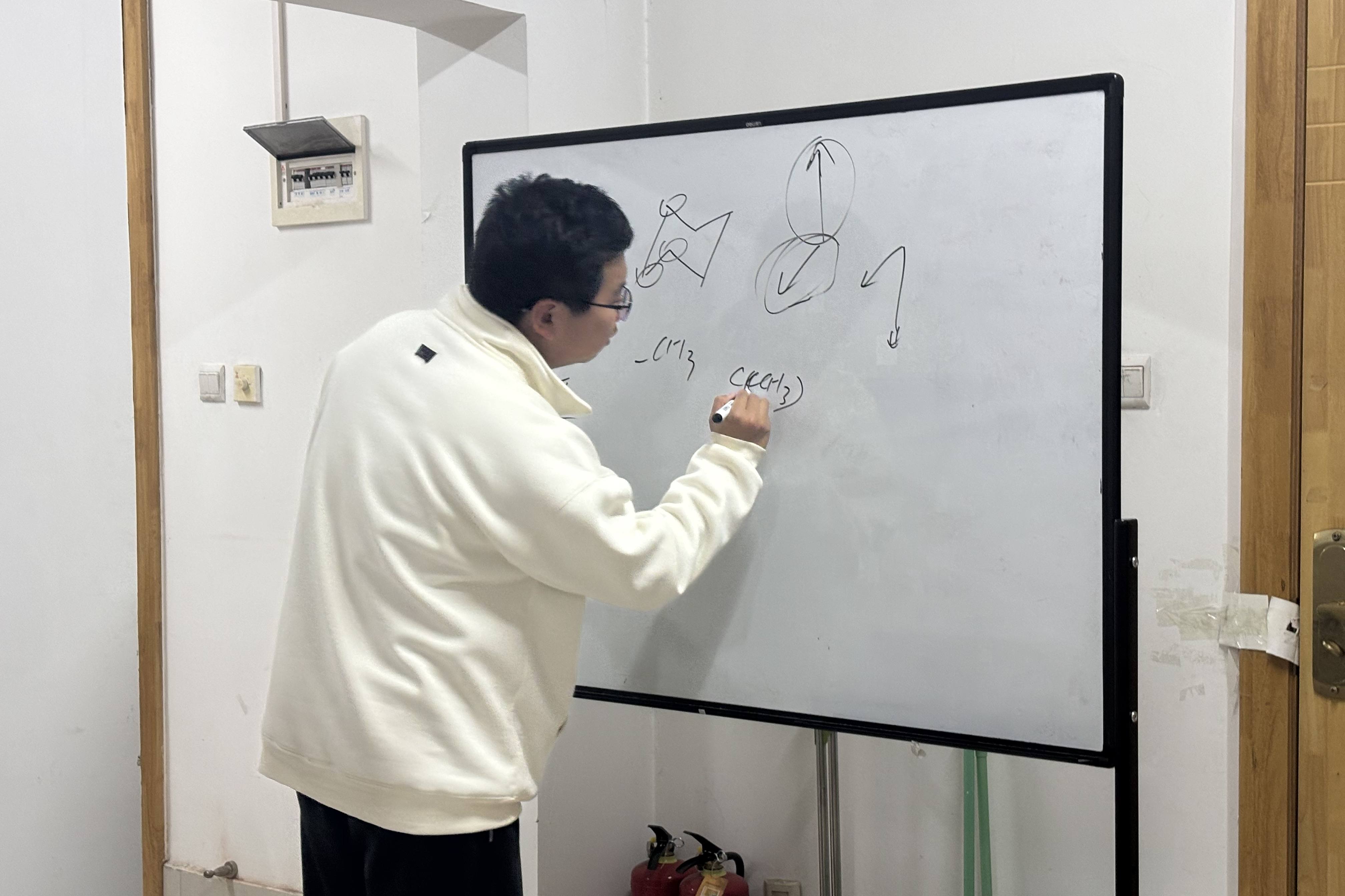俞江枫同学在认真讲课.jpg