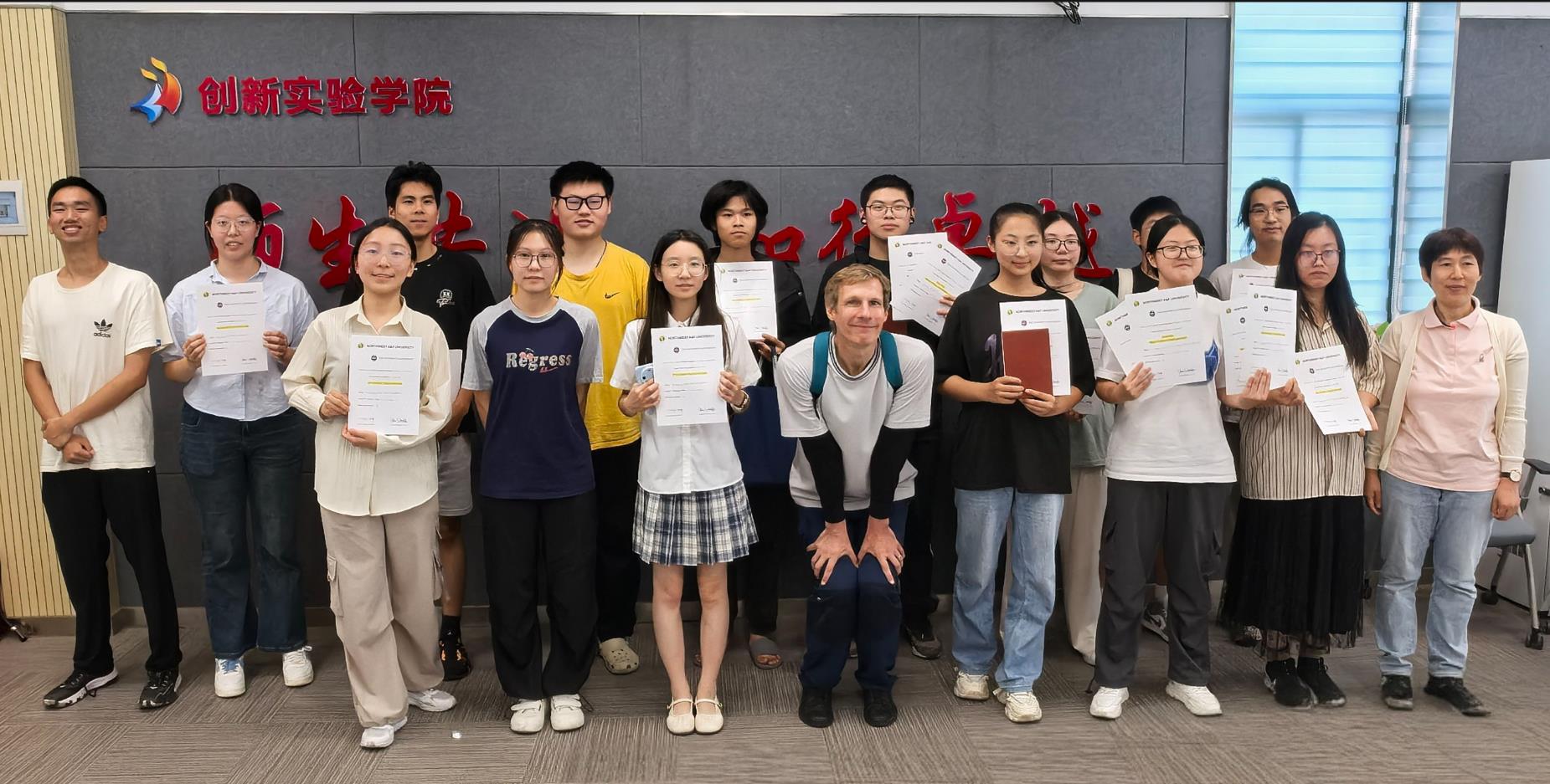 创新学院第九期《生命与有机化学》夏季学期全英文分子研讨课程顺利结课