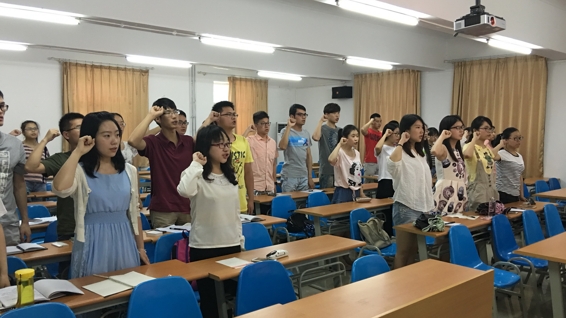 担当起社会责任，创造精彩人生