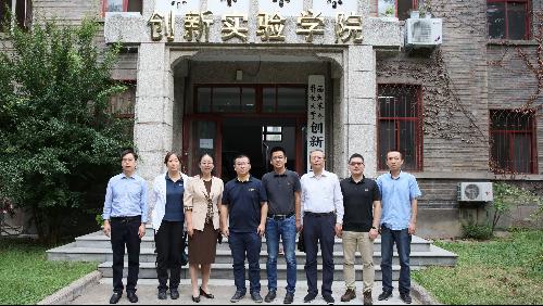 创新学院领导与华大基因代表团合影