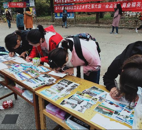 同学们写下祝福和鼓励