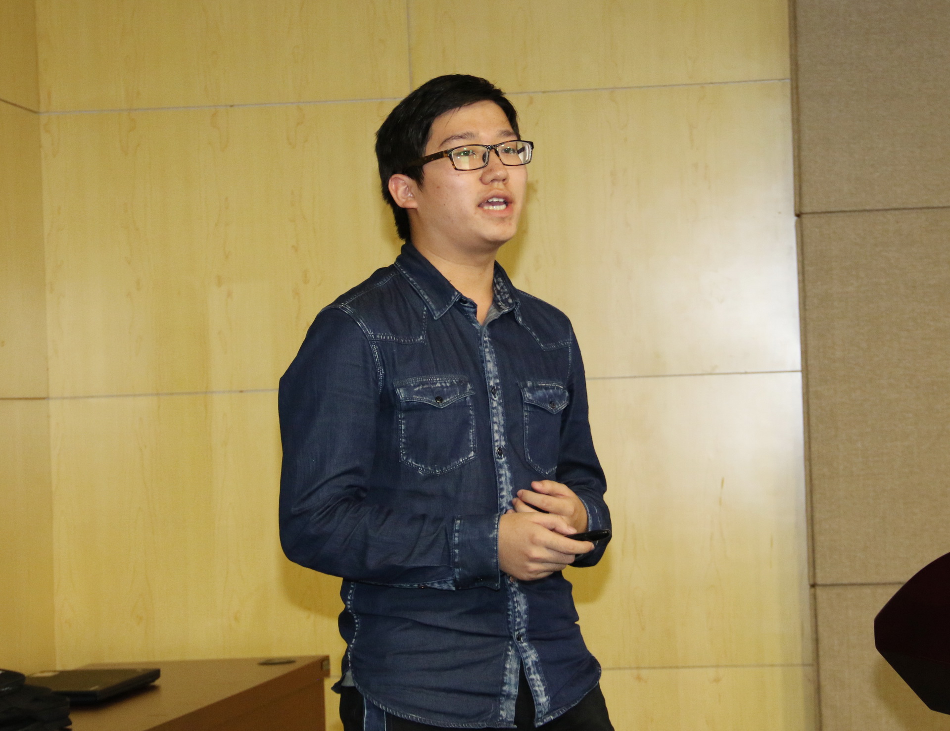 陈炫亦同学发言